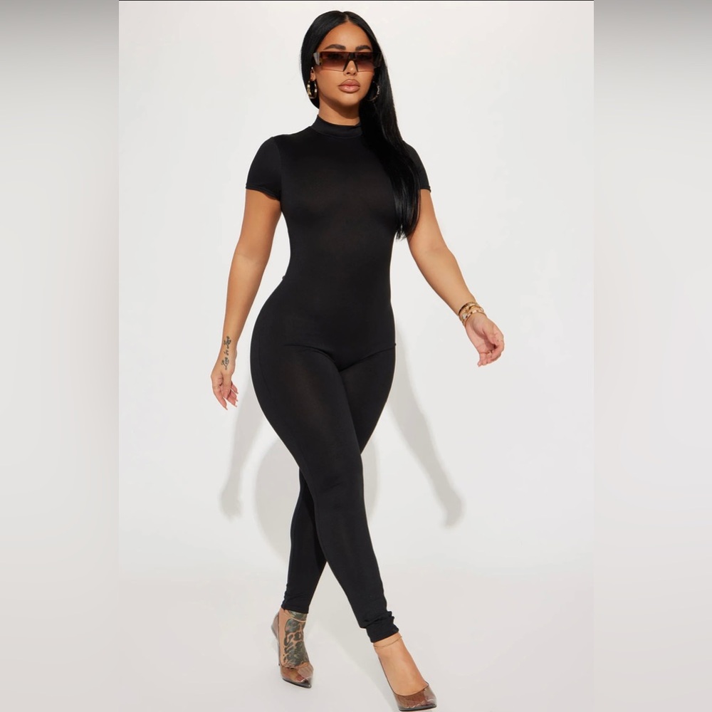 Fashion nova jumpsuit size xl black never been worn